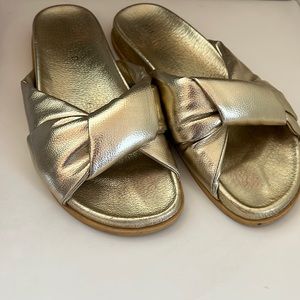 Silent D Herron Gold Sandals, size 39